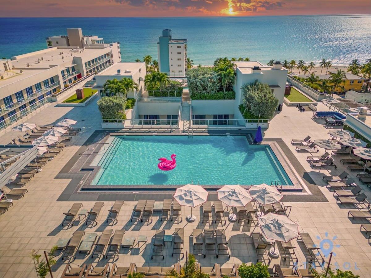 Exclusive Apartment - Rooftop Pool- Beachfront Hollywood Exterior photo